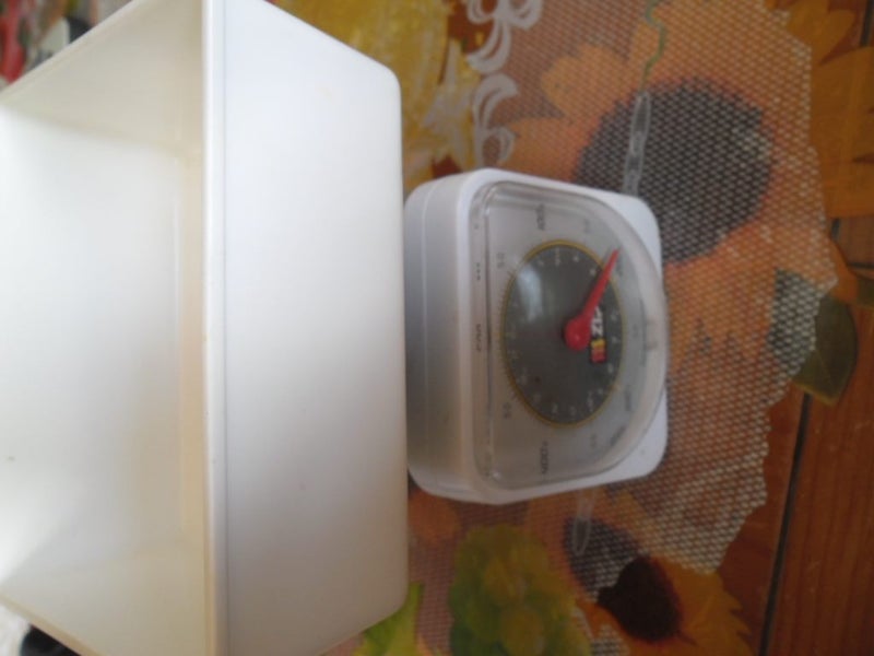 White kitchen small measure/weight Carousel 1