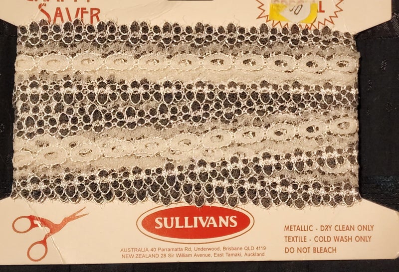 BLACK & WHITE LACE DOUBLE EDGE 3CM X 2.5M Carousel 1