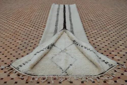 Circa 1980 Beni Ouarain Wool Rug Carousel 2