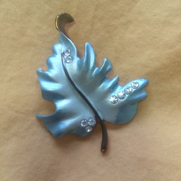 Brooch - Leaf Carousel 1