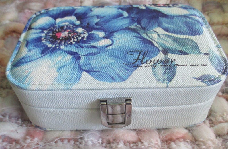 Small Jewellery box - blue flowers - 15 x 10 x 5 cm Carousel 1