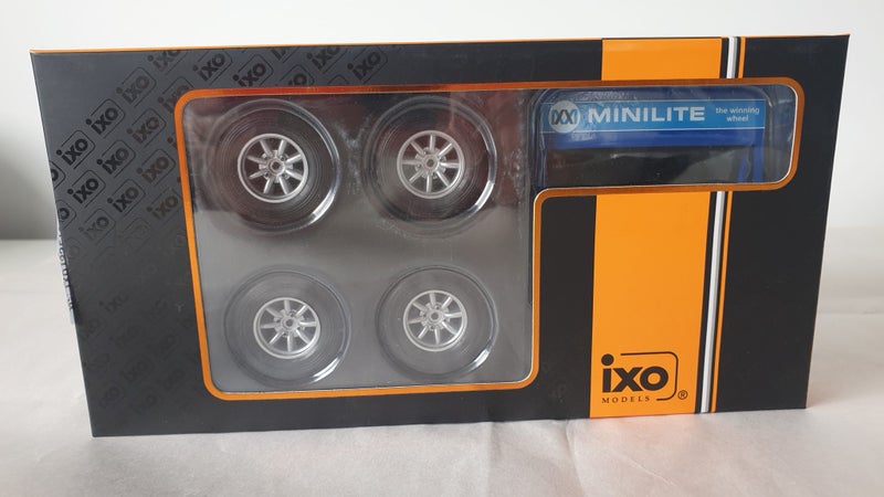MINILITE ALLOY WHEELS SET WITH STAND 1:18 SCALE IXO 1 ONLY Carousel 1