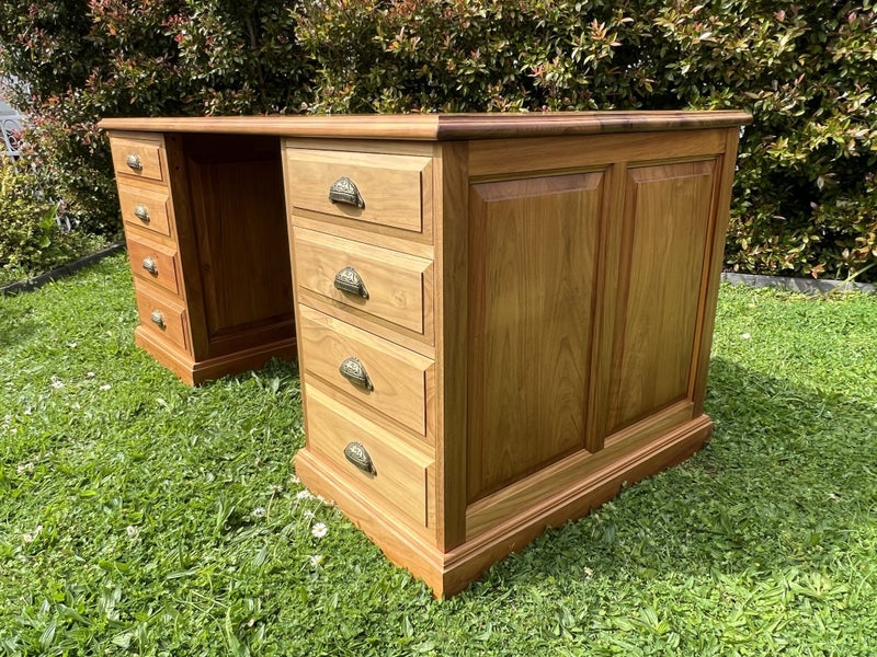 ~~~~~Absolutely stunning executive desk- FULLY RESTORED Carousel 2