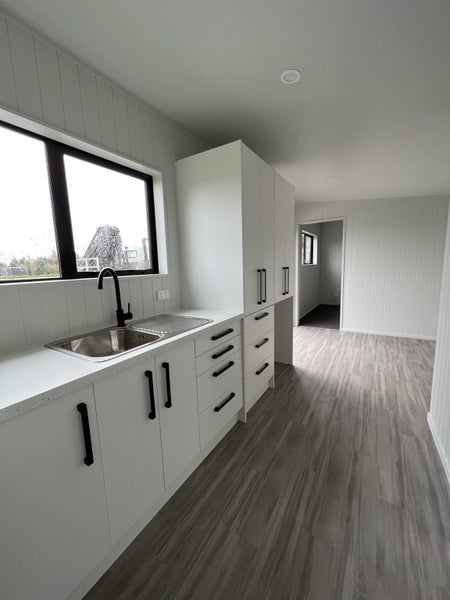 8.4 x 3 Portable building / Sleepout with Kitchen and Bathroom62971968496386113