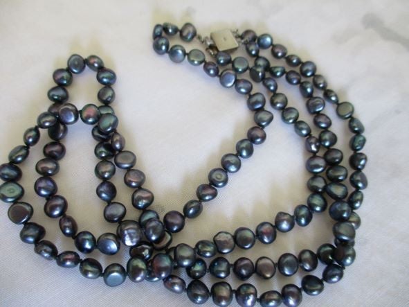 FRESH WATER PEARLS Carousel 1