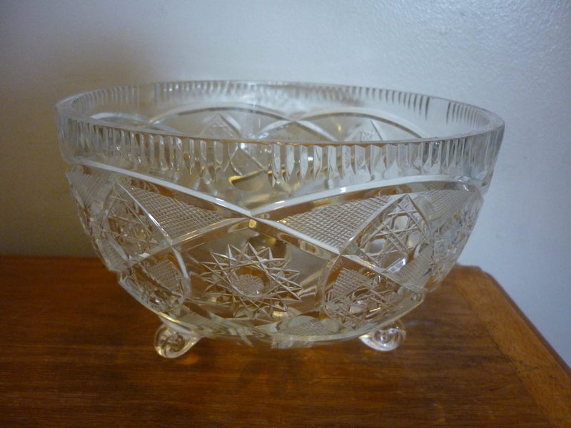 CRYSTAL BOWL WITH FEET Carousel 1
