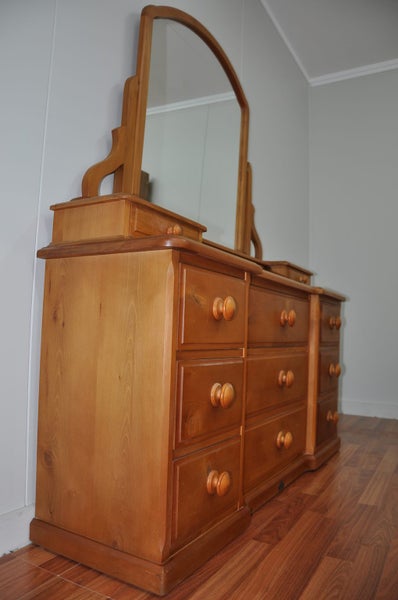 Absolutely stunning Cressey solid rimu dresser- FULLY RESTORED Carousel 2