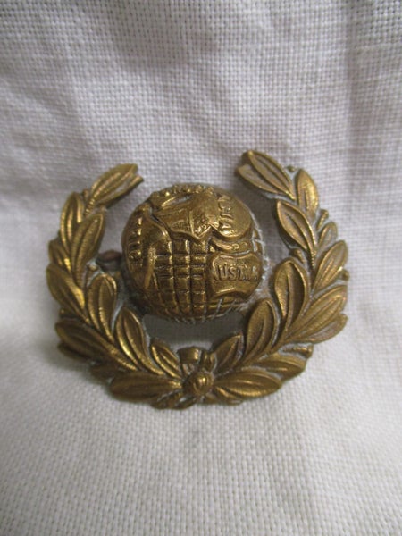 Military Cap Badge - Royal Marines Regiment - Lot 130 Carousel 1