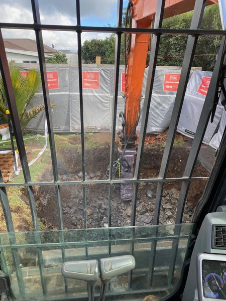 Digger & Operator hire Carousel 17