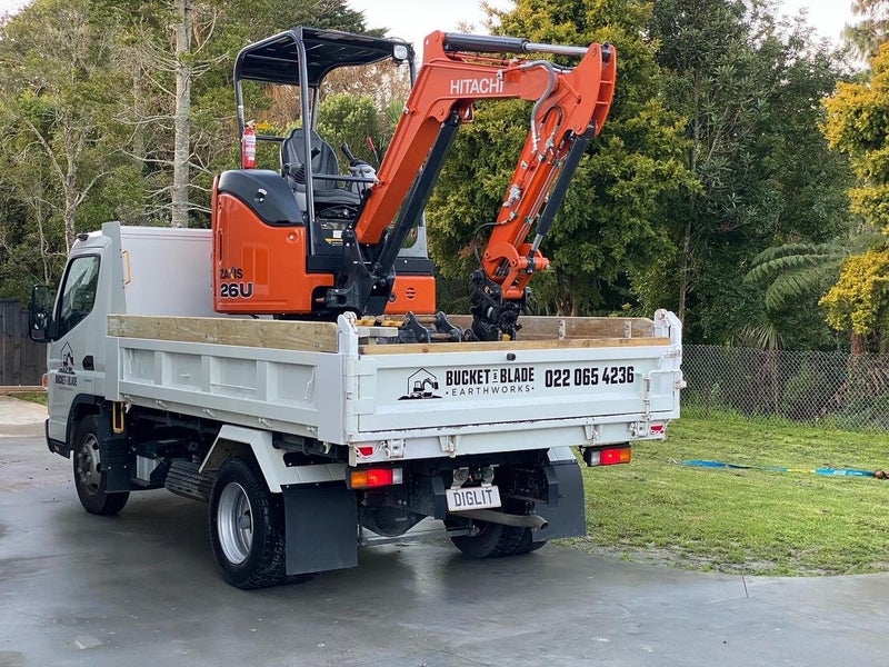 Digger & Operator hire Carousel 2
