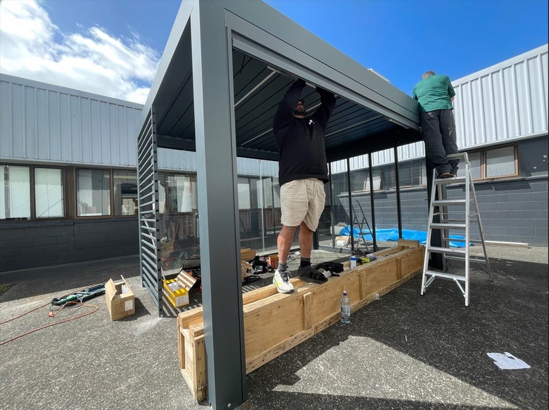 Robust Pergola/Louvre system 4x3M (manual) Grey Carousel 1