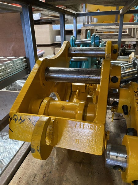 Hydraulic Quick Hitch for Kobelco SK60 or similar Carousel 2