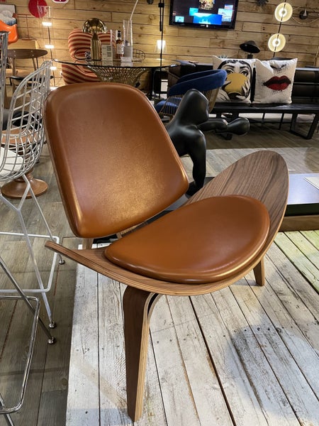 CH07 Shell chair ( WALNUT + Tan leather) PREMIUM LEATHER Carousel 2