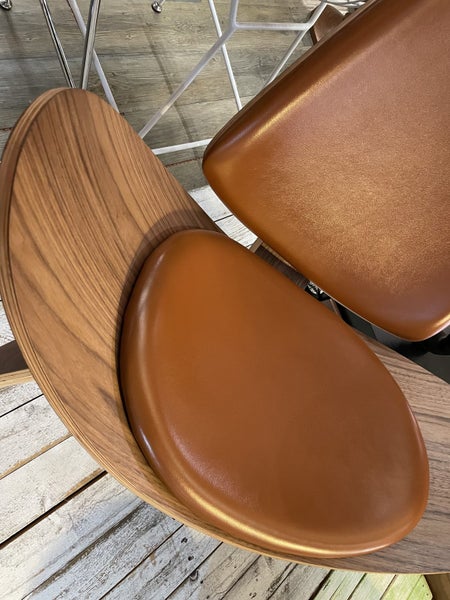CH07 Shell chair ( WALNUT + Tan leather) PREMIUM LEATHER Carousel 4