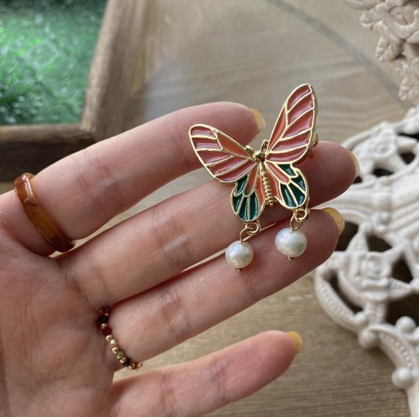$1 reserve Gorgeous butterfly design brooch with orange & green color Carousel 2