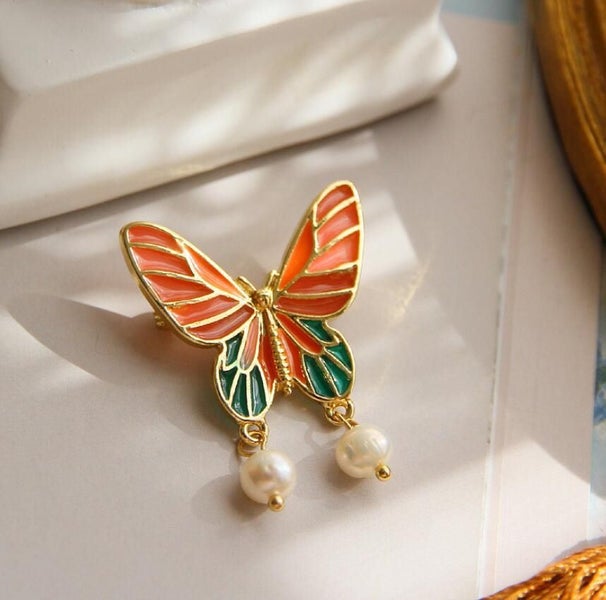 $1 reserve Gorgeous butterfly design brooch with orange & green color Carousel 1