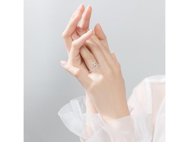 DIEERLAN Women's Wedding Jewelry Crystal Leaf Adjustable Finger Ring Carousel 1