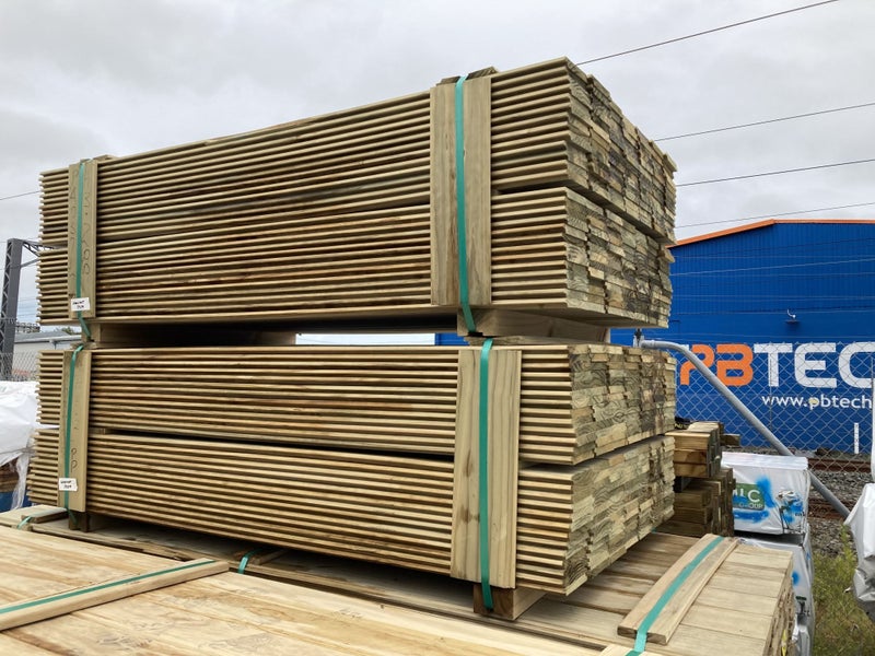 150x25 H3.2 Prem Grade Shiplap Palings 1.8m Carousel 1