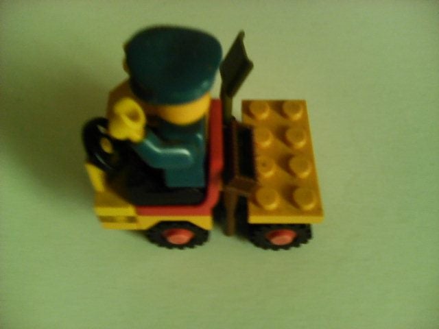 Lego Service Truck 6607 Carousel 1