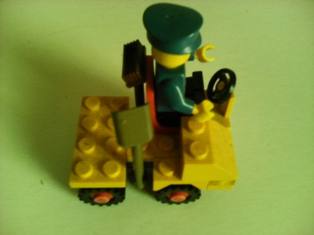 Lego Service Truck 6607 Carousel 2