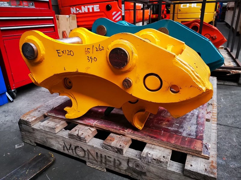 Manual Quick Hitch for Hitachi EX120 or similar Carousel 3