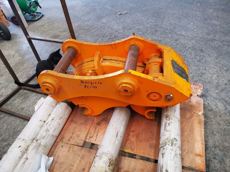 Manual Quick Hitch for Komatsu PC120 or similar Carousel 2