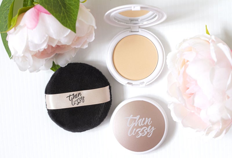 Thin Lizzy 6 in 1 powder - Dark shade with Powder Puff and FREE Make Up Wipes Carousel 1