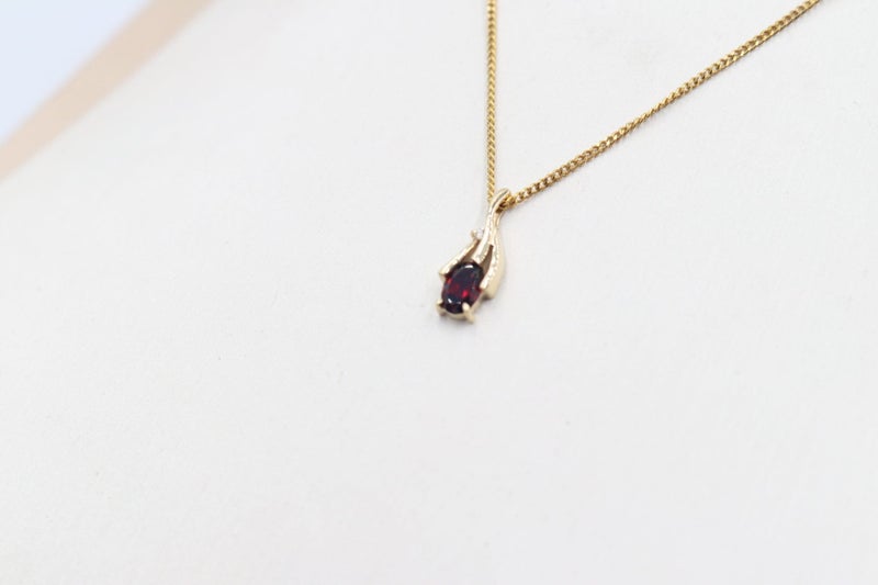 9ct Gold Set Genuine Garnet Pendent Carousel 2