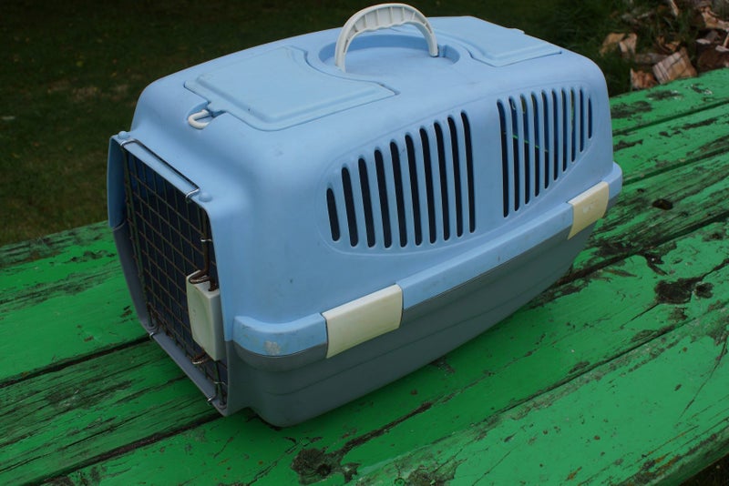 Cat Box. Small dog crate. Ideal for taking pets to the Vet. Animal Transport. Carousel 1