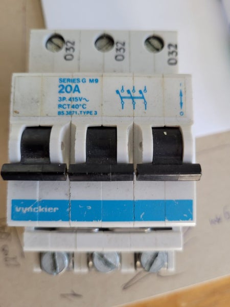 VYNCKIER Circuit Breaker 20AMP Carousel 1
