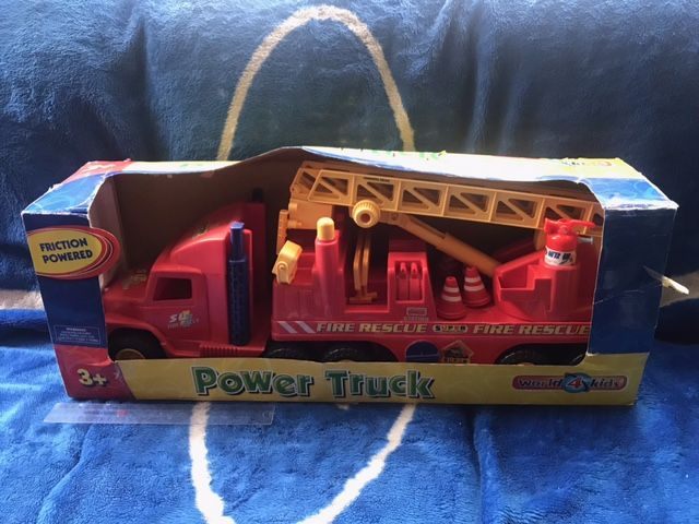 HUGE plastic extendable Snorkel Ladder Fire Engine -SAVE HEAPS!!!! -S=R Carousel 1