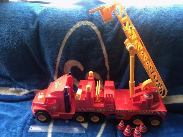 HUGE plastic extendable Snorkel Ladder Fire Engine -SAVE HEAPS!!!! -S=R Carousel 2