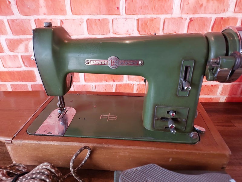 RARE - 1950'S ZZ-2000 BREVELLATA SEWING MACHINE Carousel 1