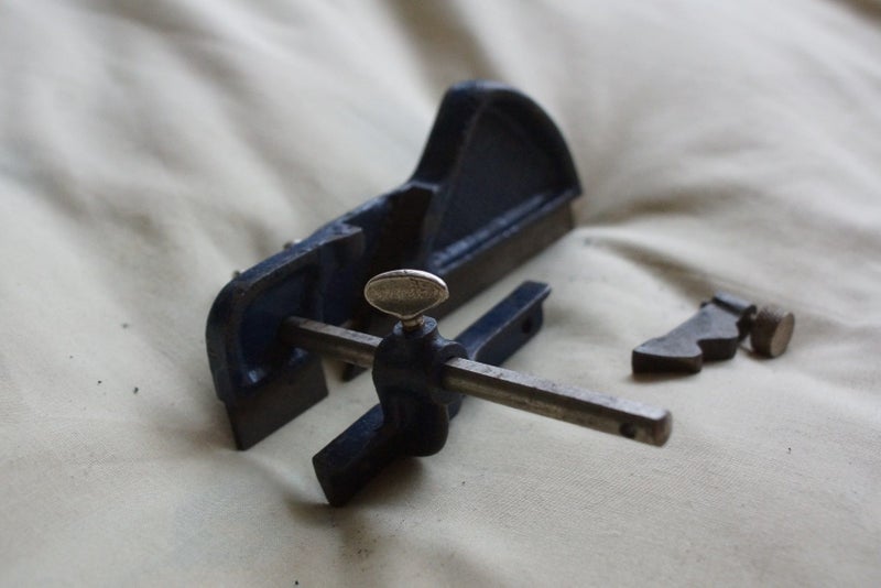 Vintage Record No. 040 Plough Plane. Fence, Fence Arm, Depth Gauge, 1 Cutter. Carousel 1