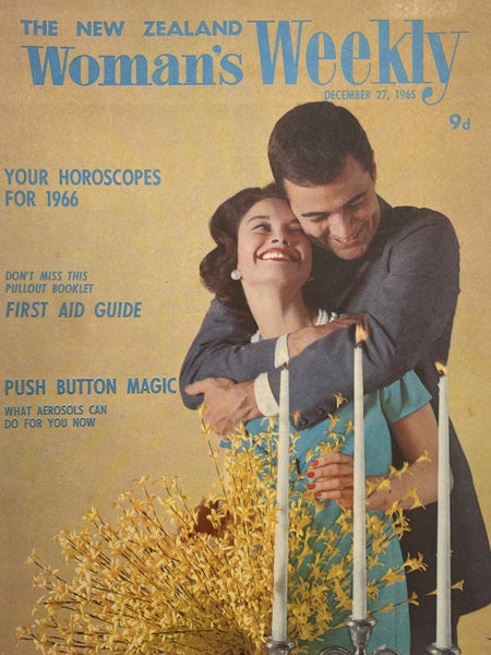 VINTAGE MAGAZINE: Woman's Weekly - December 1965 Carousel 1