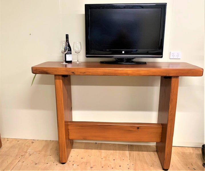 1.6m Leaner Bar63612134098561111