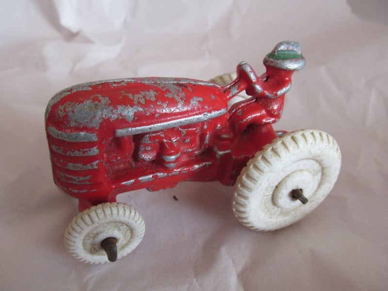 VINTAGE RARE NZ FUN HO FERGUSON TRACTOR ROUND FRONT WHITE WHEELS NO 10 CM LONG Carousel 1