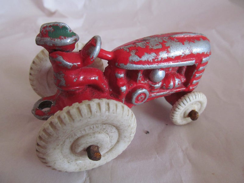 VINTAGE RARE NZ FUN HO FERGUSON TRACTOR ROUND FRONT WHITE WHEELS NO 10 CM LONG Carousel 2