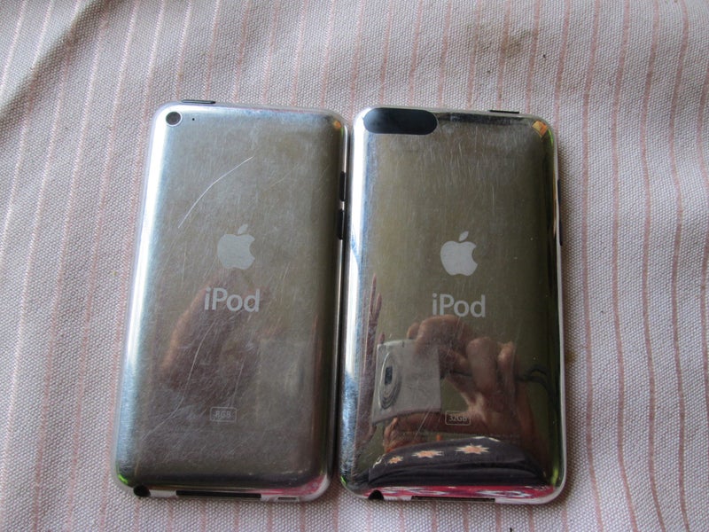 Ipod woodstock speaker with 2 x Apple ipod phones Carousel 13