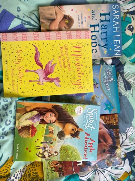 Horse themed books x 5 Carousel 1