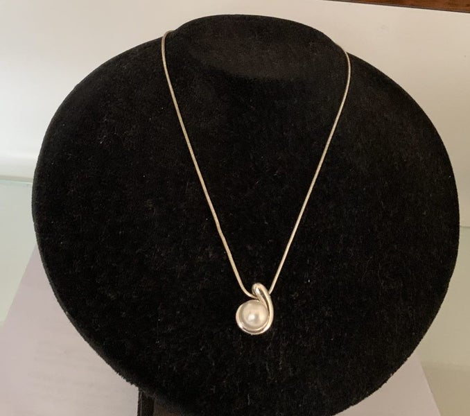 PEARL NECKLACE ON CHAIN = SILVER PLATE = PRETTY Carousel 2