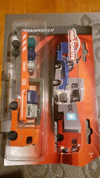 Mercedes Benz Transporter with 5 Recycle Containers and a Hoist by Majorette ** Carousel 5