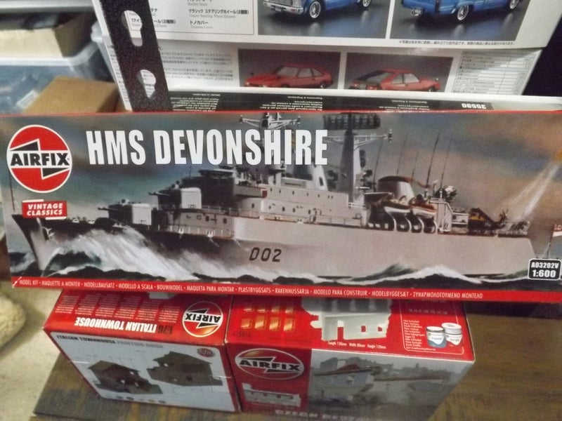 Airfix 1/600 HMS Devonshire Carousel 1