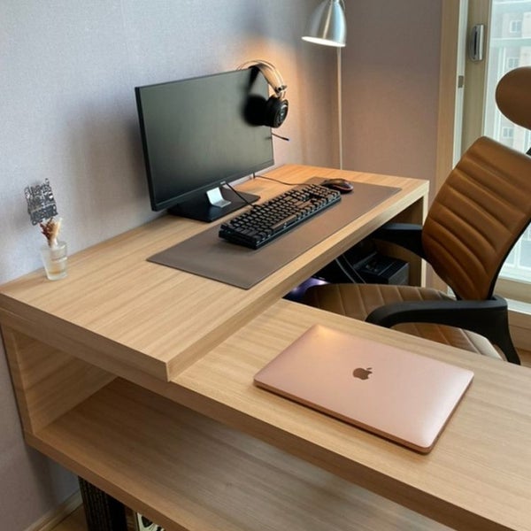 Desk Carousel 2