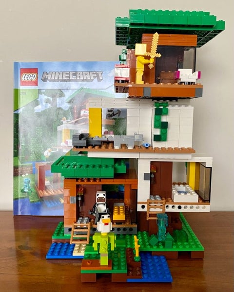 Lego 21174 Minecraft The Modern Treehouse Carousel 1