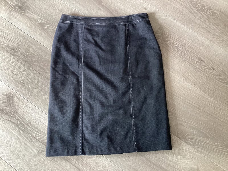 Ladies fully lined grey skirt Carousel 1