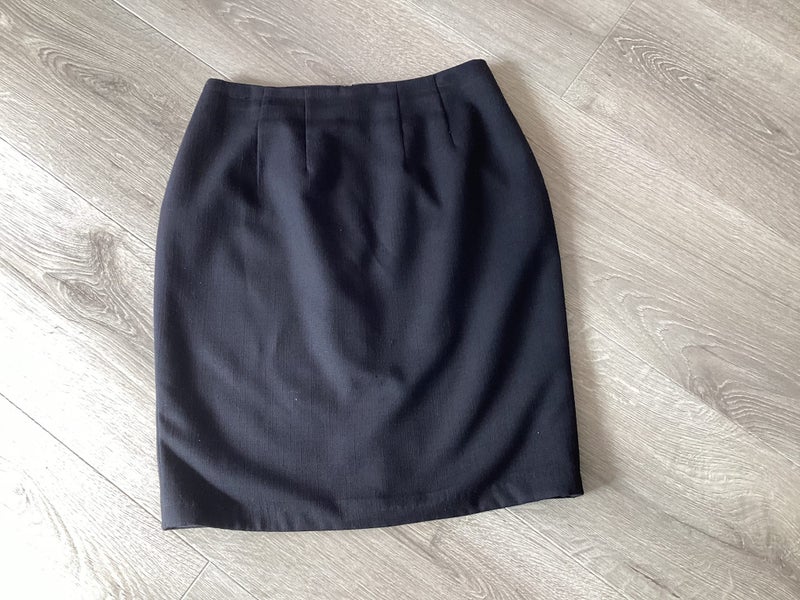 Ladies black fully lined skirt Carousel 1