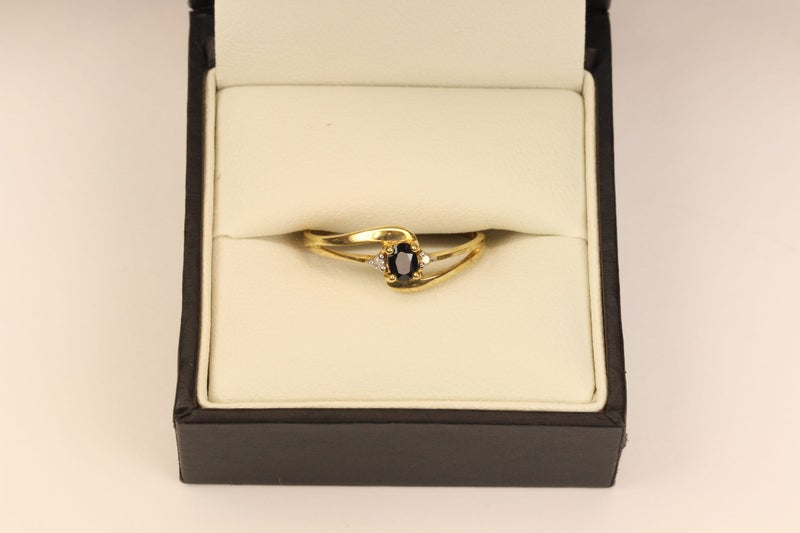 9ct Sapphire and Diamond ring Carousel 1