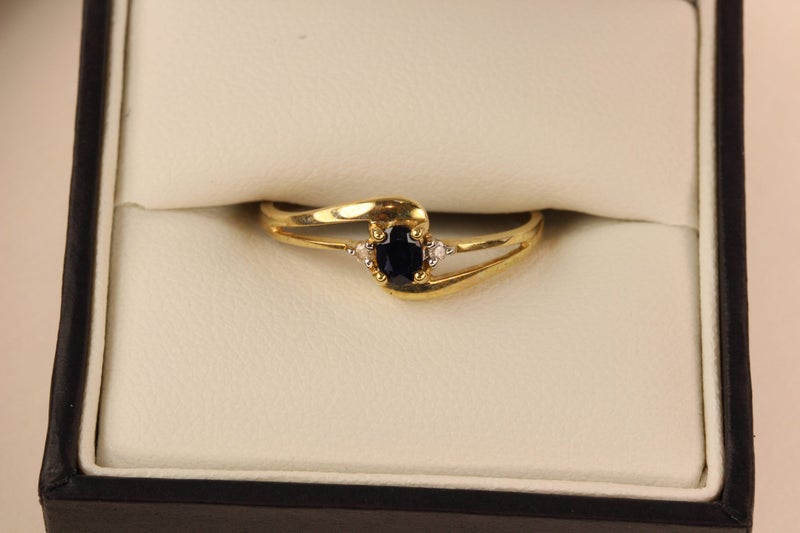 9ct Sapphire and Diamond ring Carousel 9