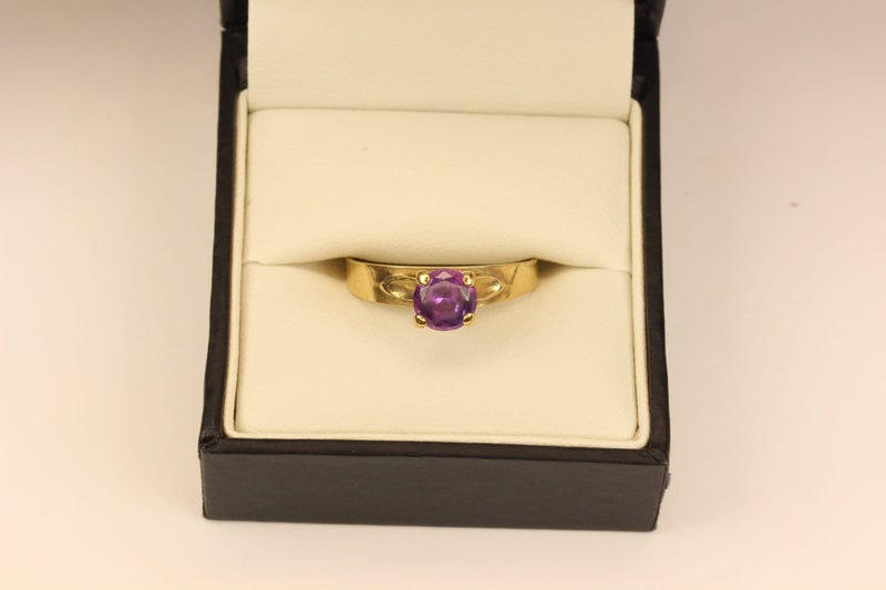 9ct Amethyst ring Carousel 1